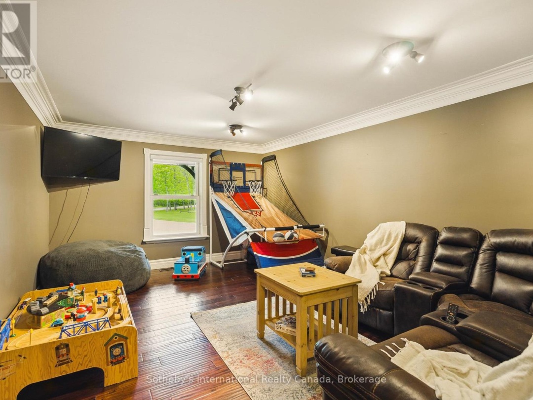 7583 OAK POINT ROAD, 