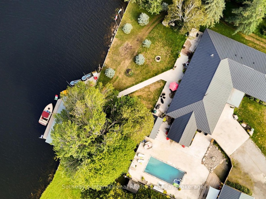 1082 BEAUMONT FARM ROAD, Muskoka River
