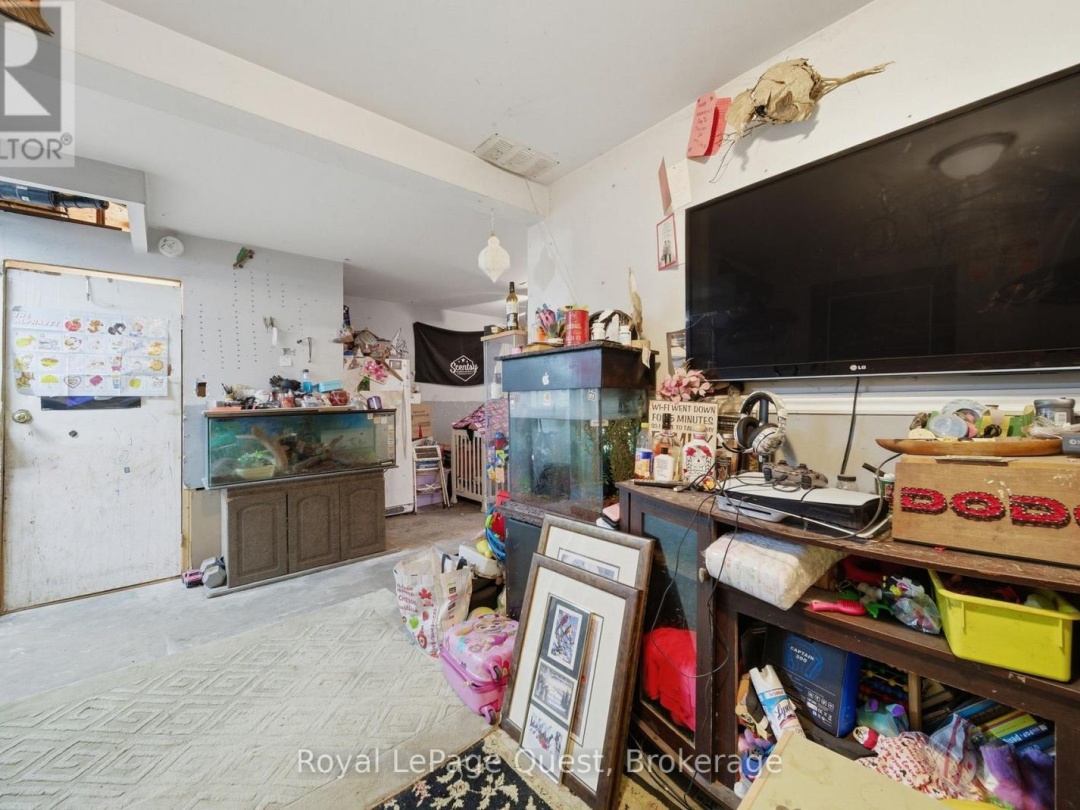 7476 ASH CRESCENT, Black River