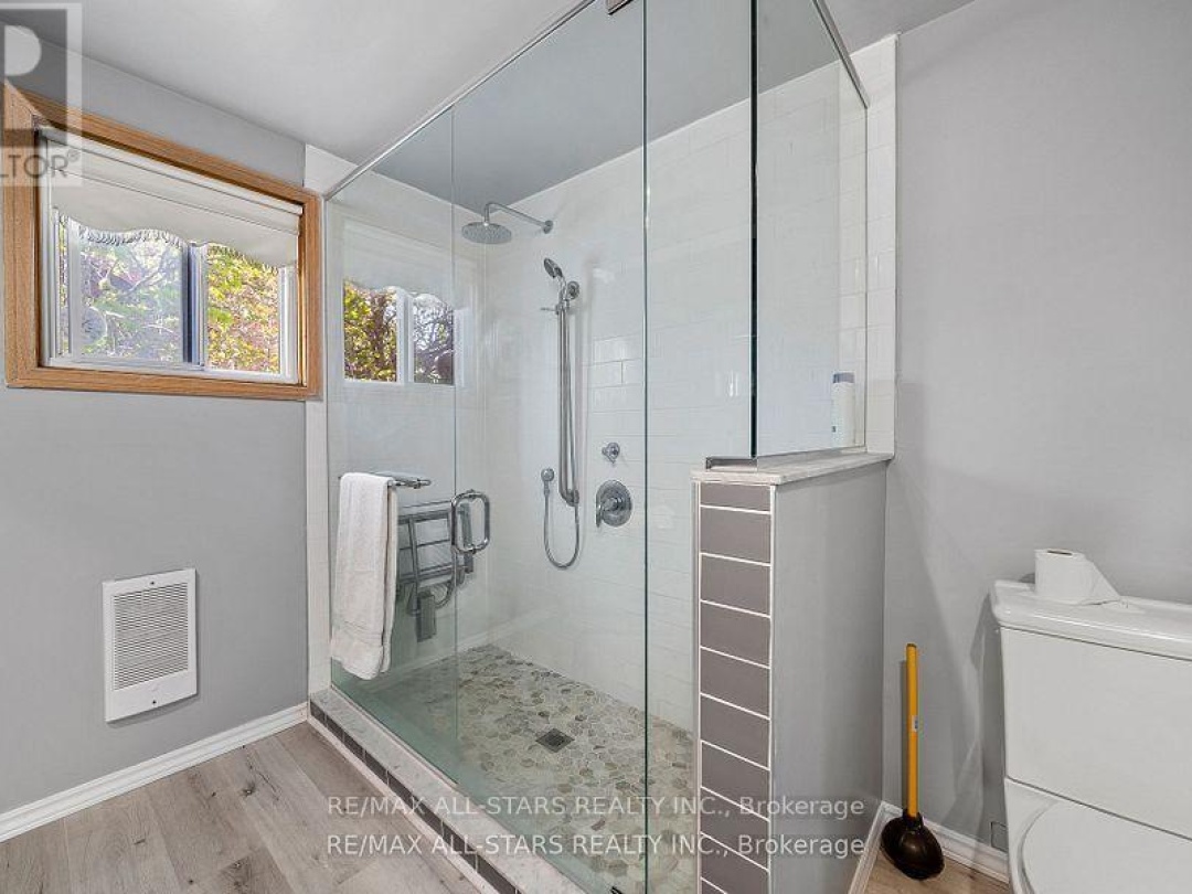 61 FRANCIS STREET E, 