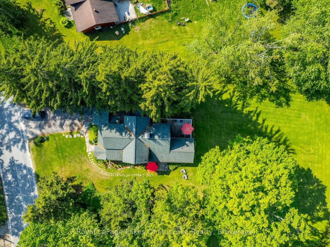 229 FRASERBURG ROAD, Bracebridge (Macaulay)