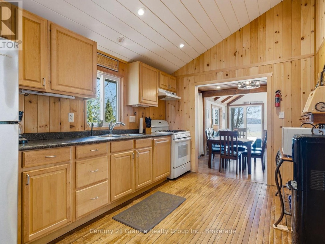 1035 HARVEST MOON LANE, Halls Lake