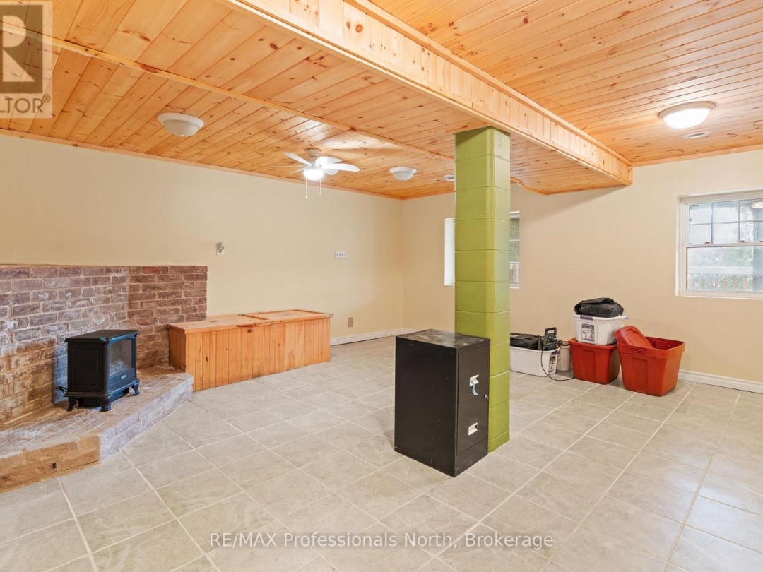 6213 KENNISIS LAKE ROAD, Kennisis Lake
