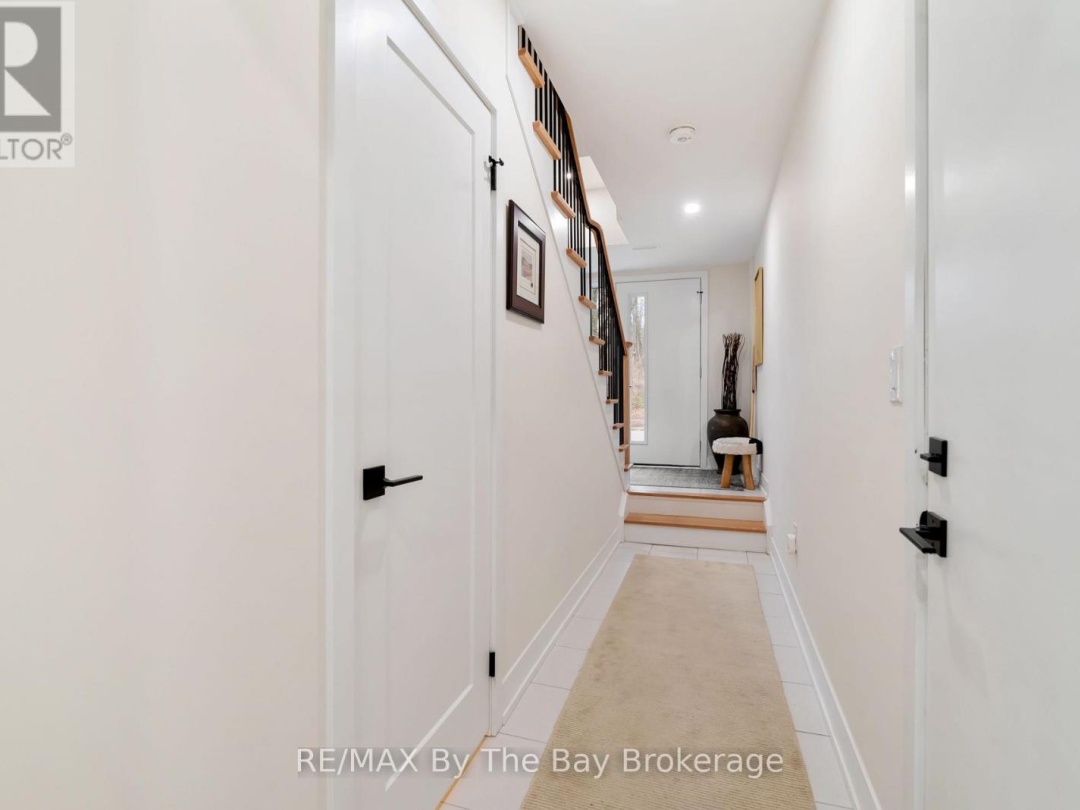 8 BRU LOR LANE, Lake Simcoe