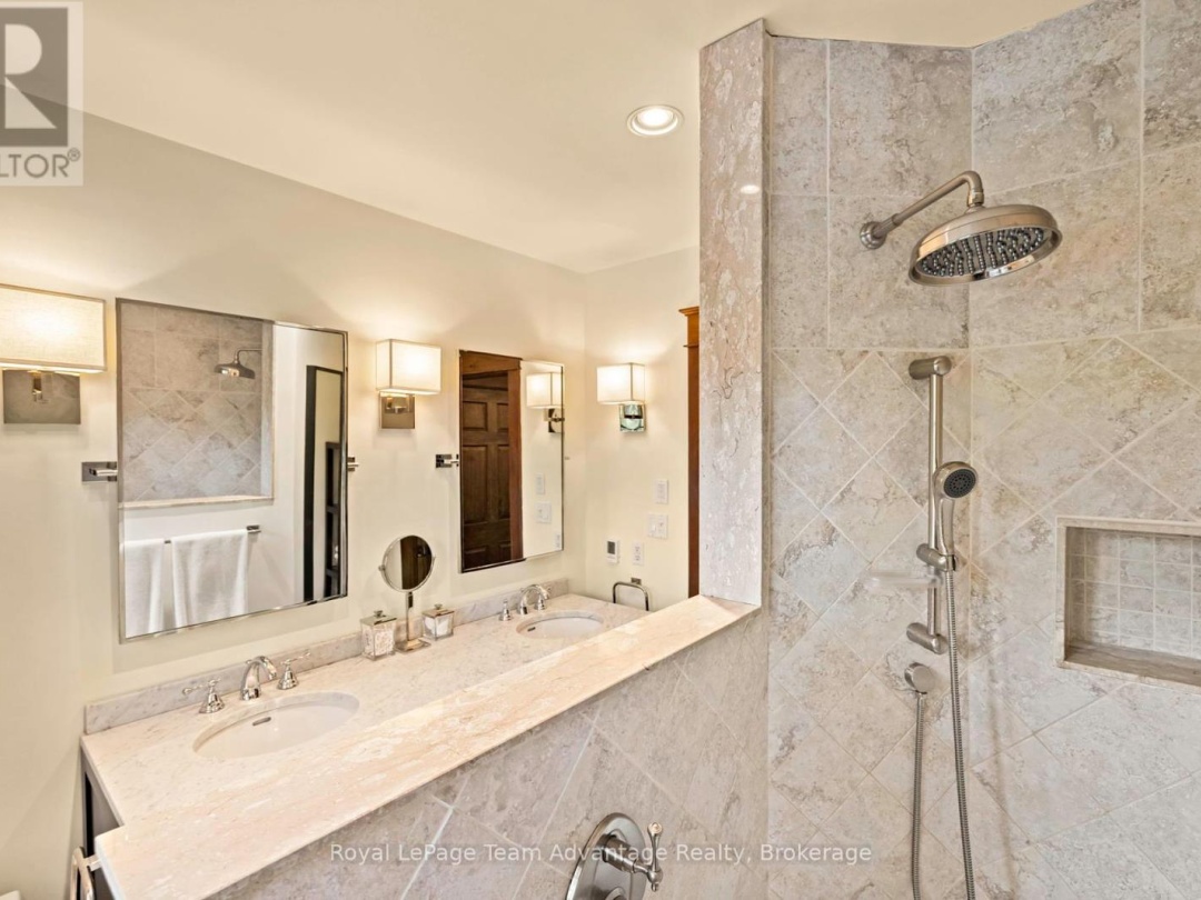 5 FALLINGVIEW TRAIL, 