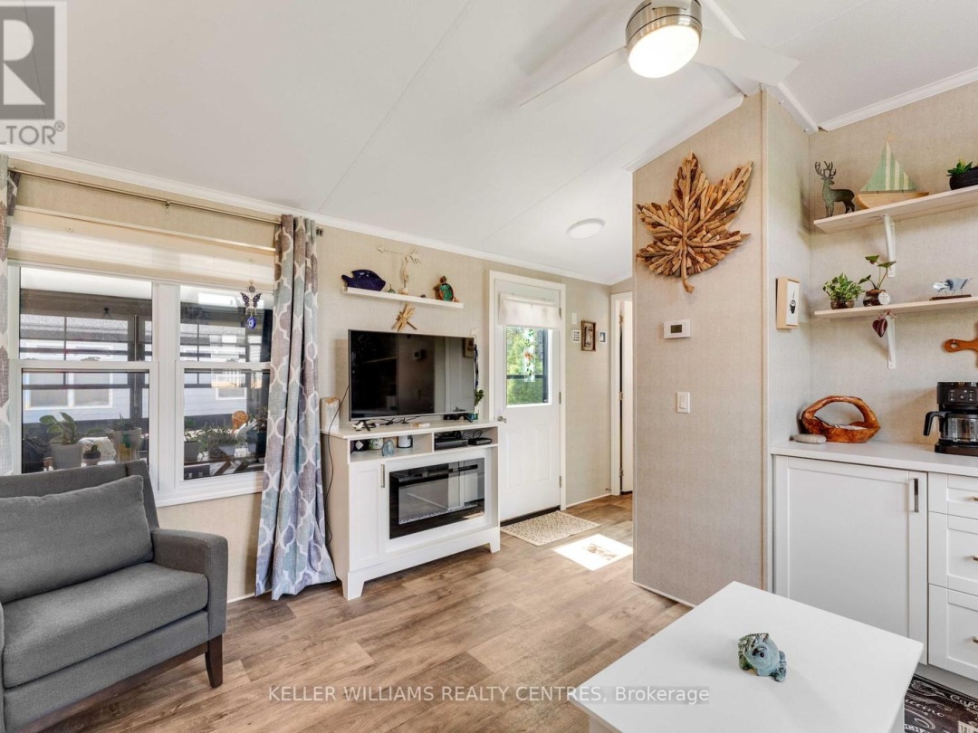 #38 LAKERIDGE - 1047 BONNIE LAKE CAMP ROAD, Bracebridge (Macaulay)