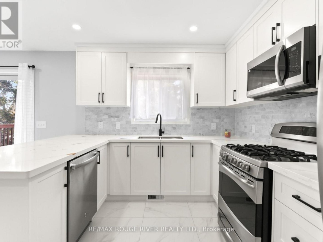495 LAKELAND CRESCENT, 