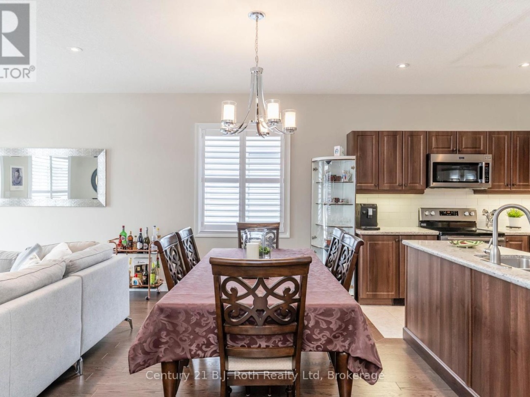 4 CHARLIE RAWSON BOULEVARD, Tay (Victoria Harbour)