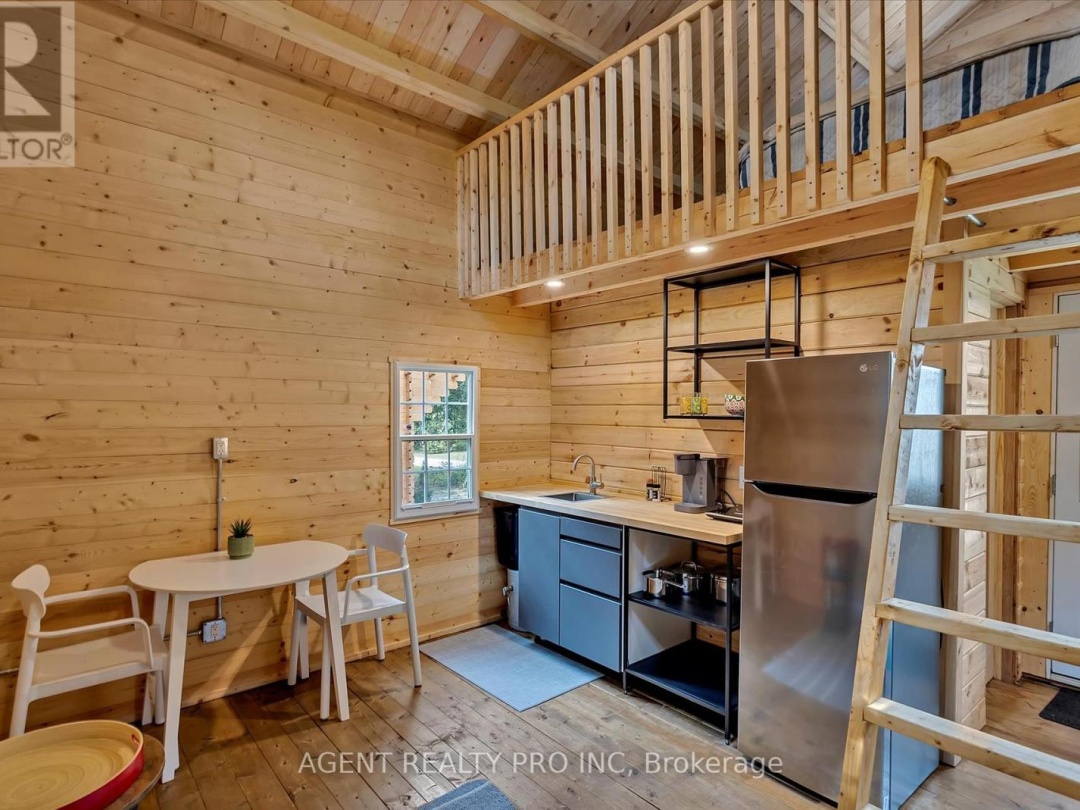 21 ORIOLE ROAD, Cameron Lake