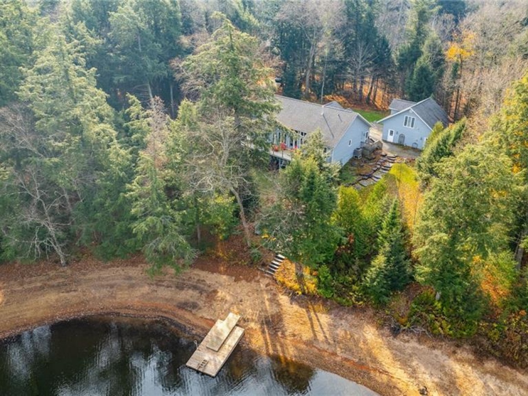 3526 West Shore Road, Kennisis Lake