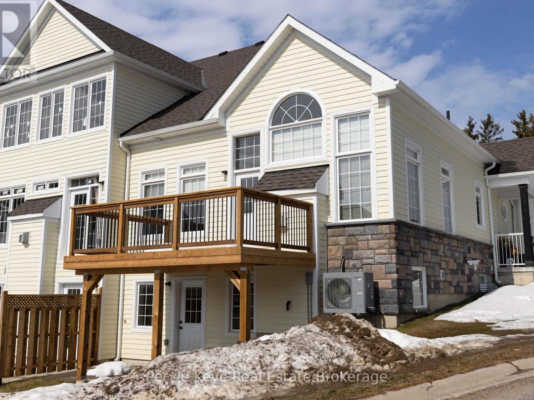 2 LEEDS COURT, Muskoka River