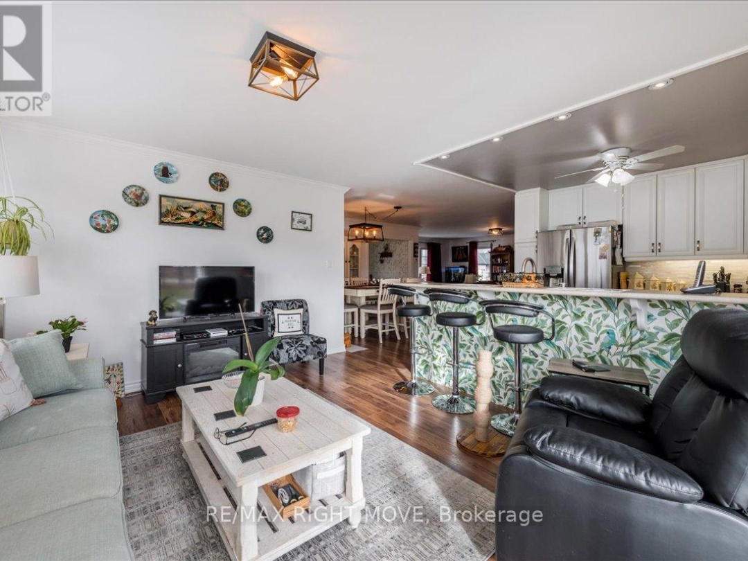 1 SINCLAIR CRESCENT, Ramara (Atherley)