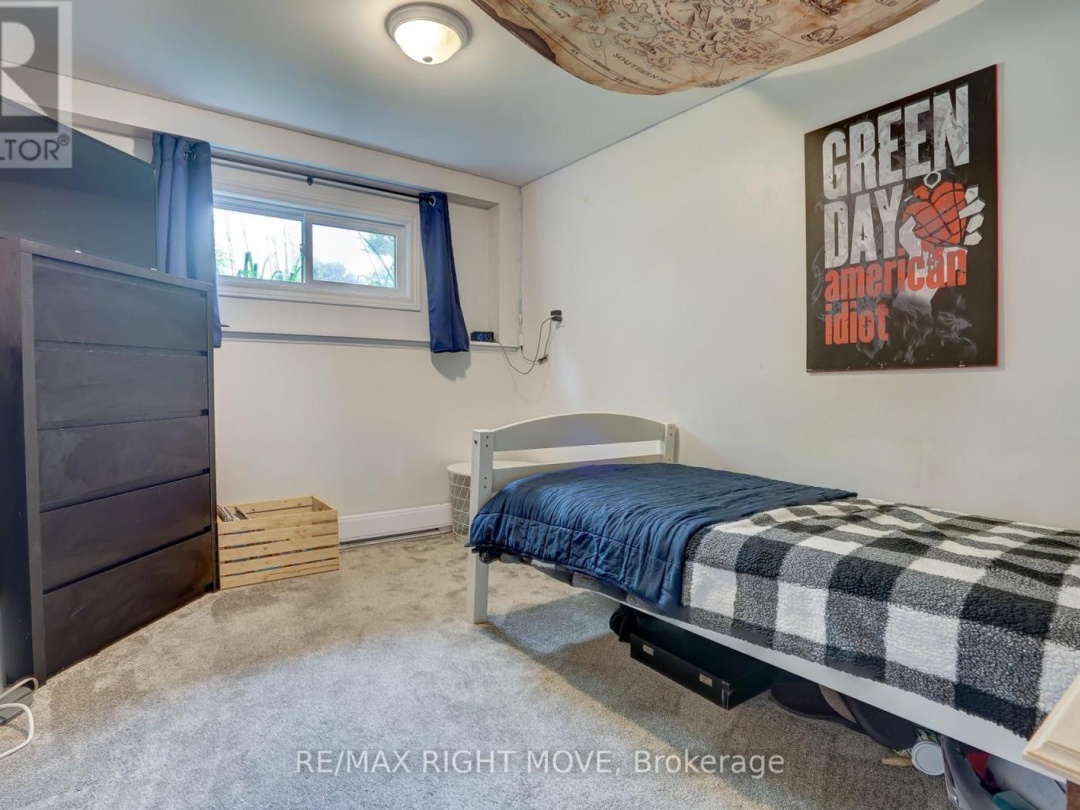 2268 THOMSON CRESCENT, 