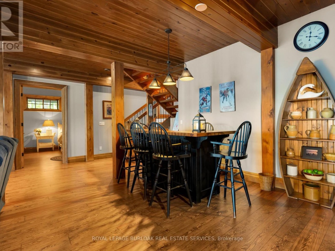 990 HASKETT'S DRIVE, Six Mile Lake