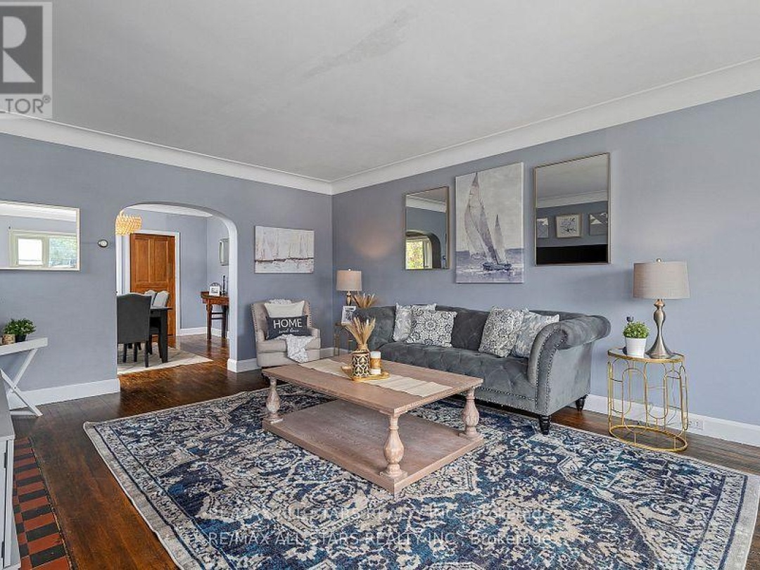 61 FRANCIS STREET E, 