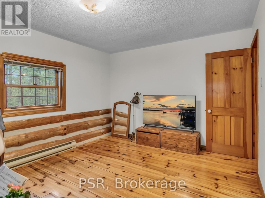 1040 AMELIA CRESCENT, 