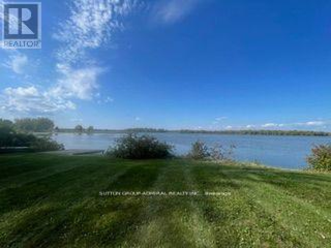 182 BAYSHORE DRIVE, Barnstable Bay