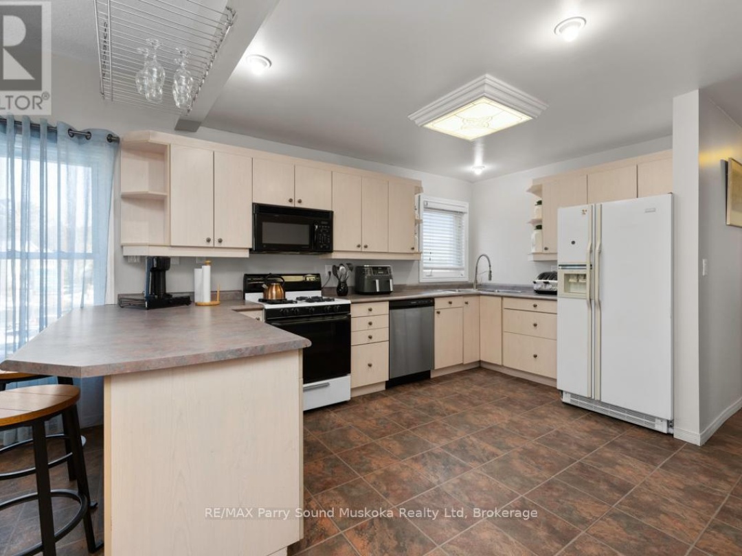 111 JAMES STREET, Parry Sound