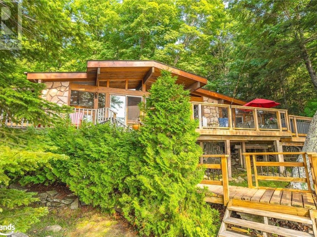 4833 Kennisis Lake Road, Kennisis Lake