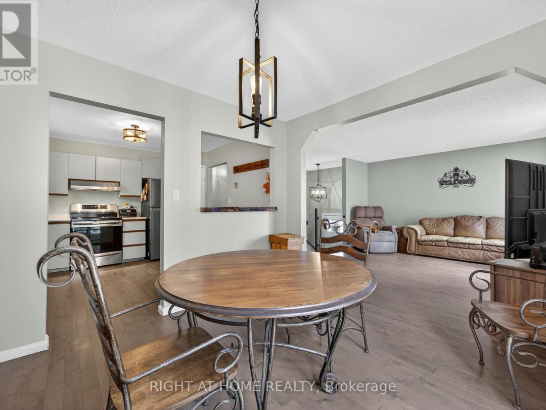 112 BORLAND STREET E, 