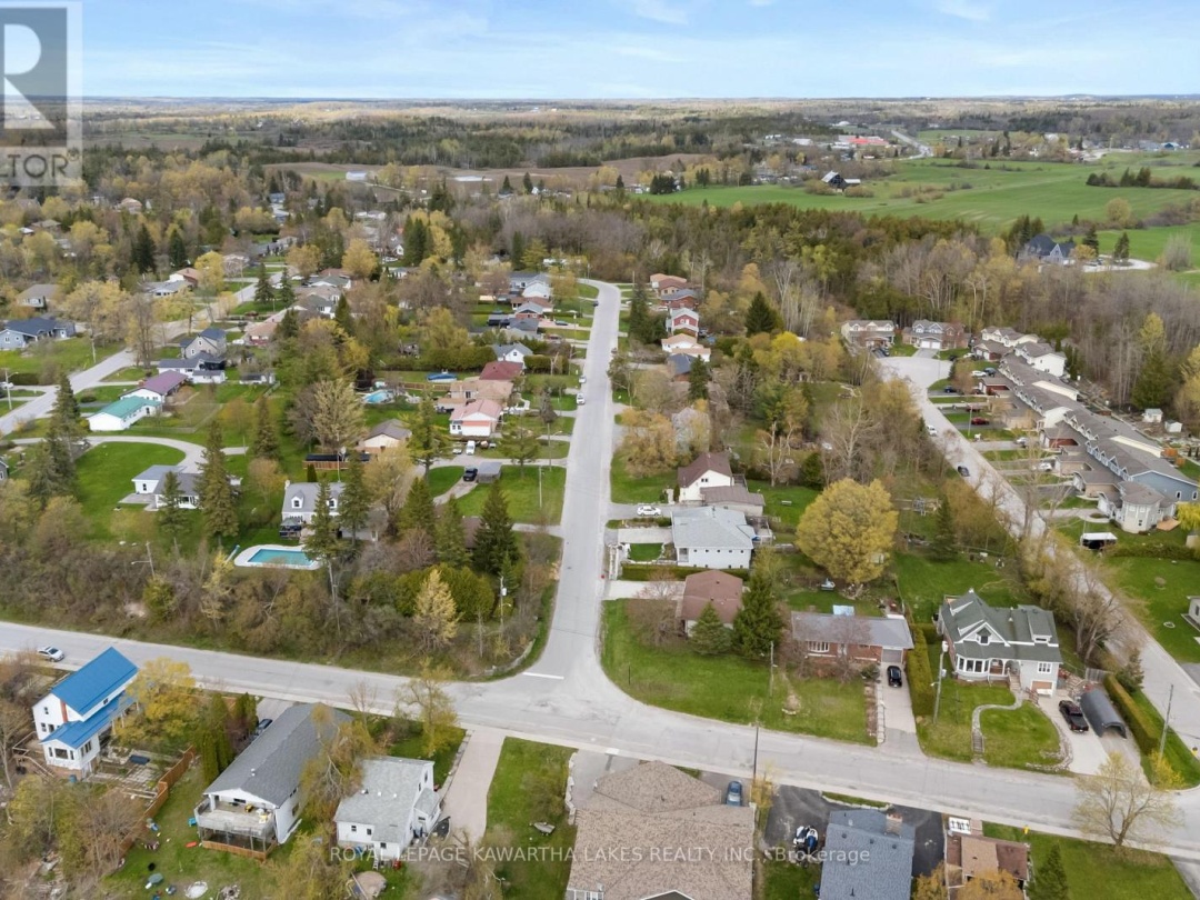 2 KENNEDY DRIVE, Kawartha Lakes (Fenelon Falls)