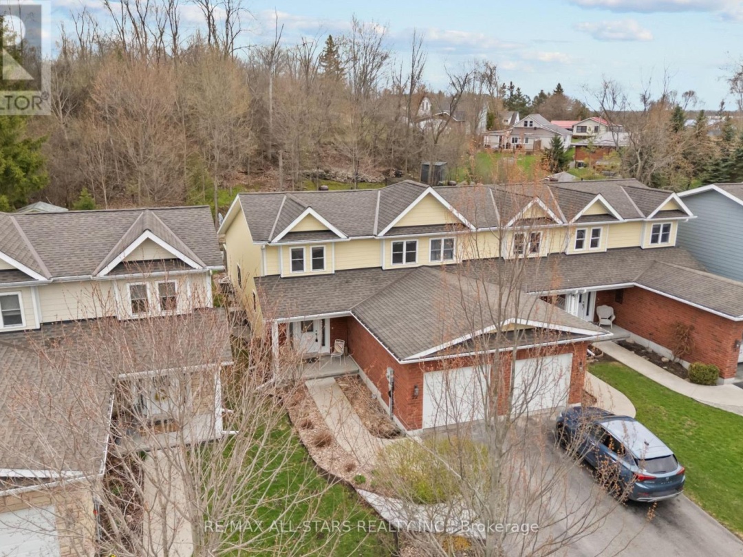 22 DEANE STREET, Kawartha Lakes (Fenelon Falls)