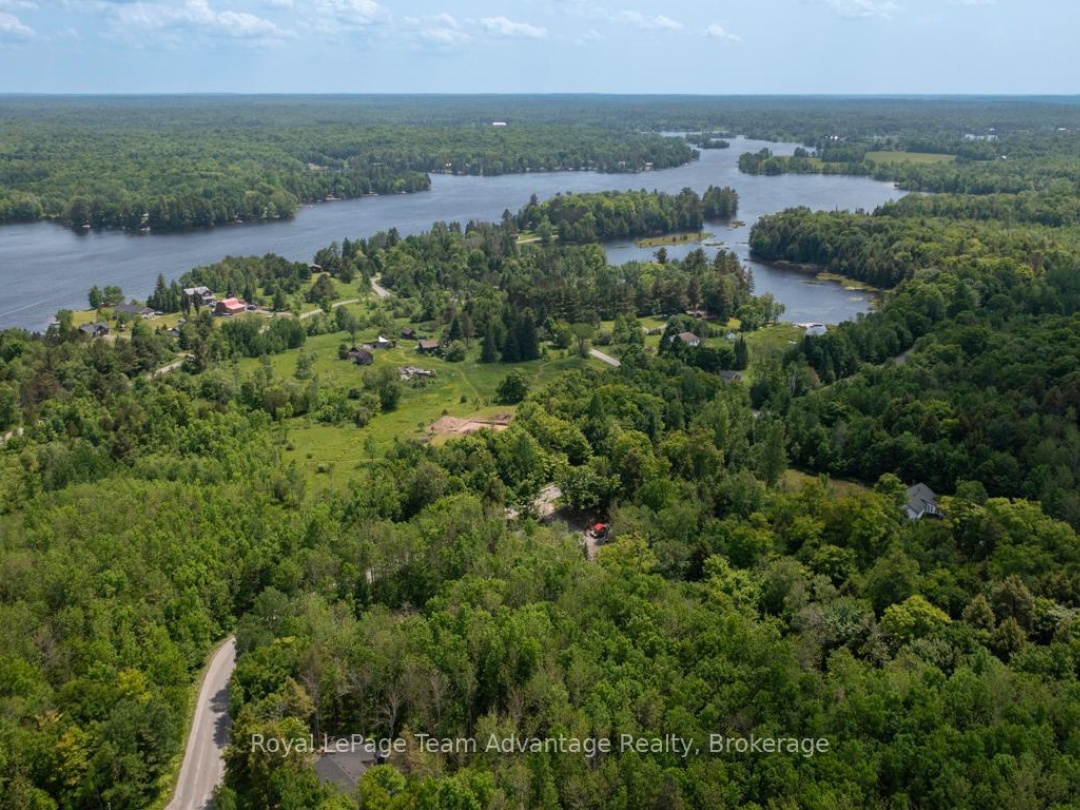 40 SUNNYSHORE PARK DRIVE, McKellar