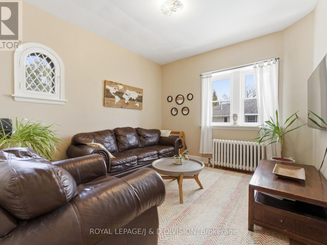 44 TECUMSETH STREET, Orillia