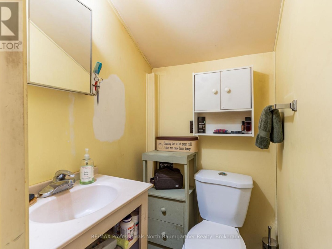 1093 REYNOLDS ROAD, Horseshoe Lake