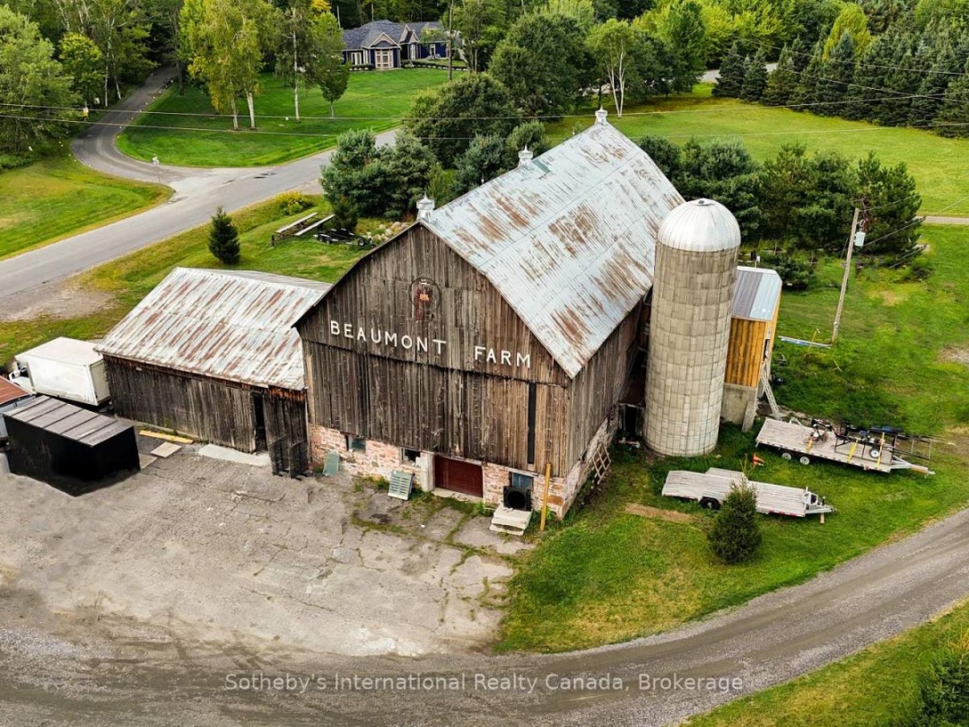 1082 BEAUMONT FARM ROAD, Muskoka River