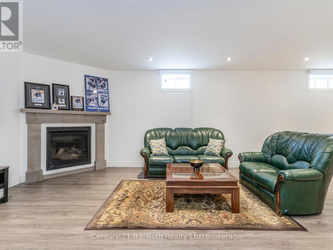 4 CHARLIE RAWSON BOULEVARD, Tay (Victoria Harbour)