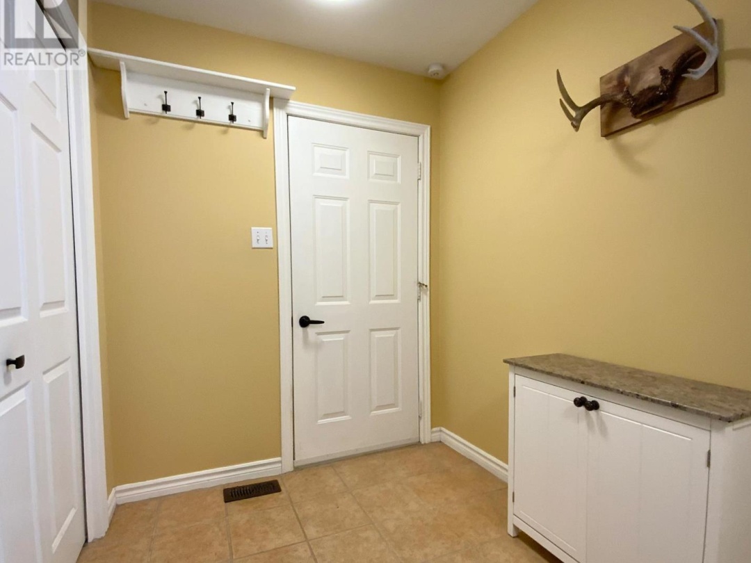 205 PIRATES GLEN DRIVE, Pigeon Lake