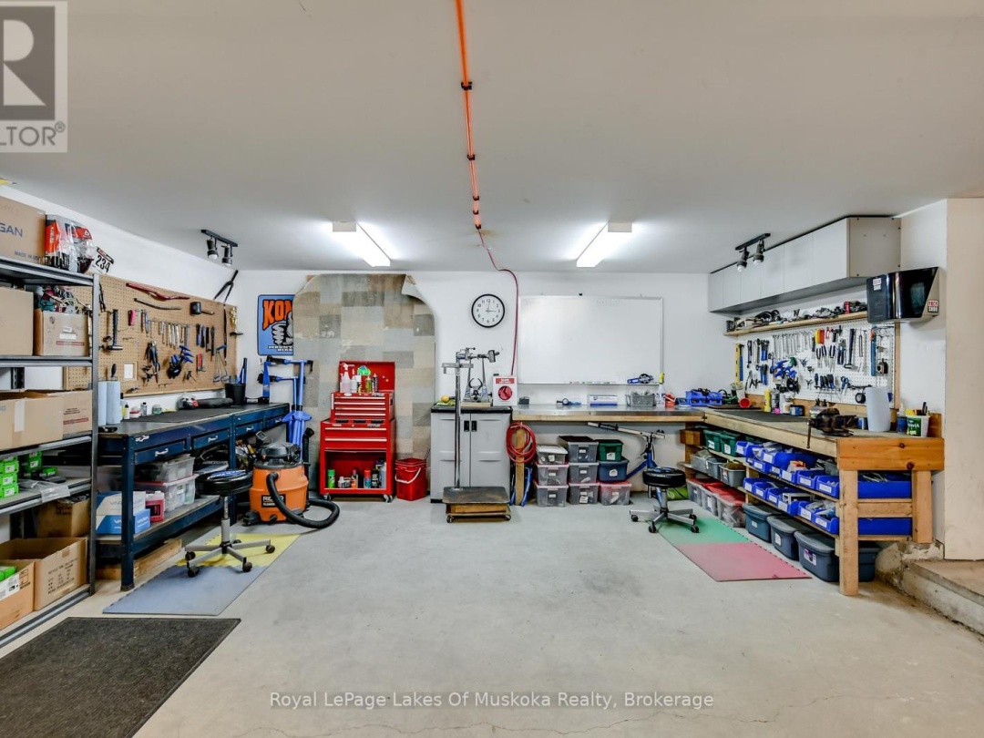 230 ECCLESTONE DRIVE, Bracebridge (Macaulay)