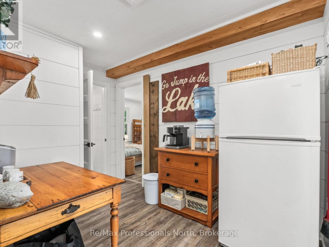 61 ISLAND 26LM ISLAND, 