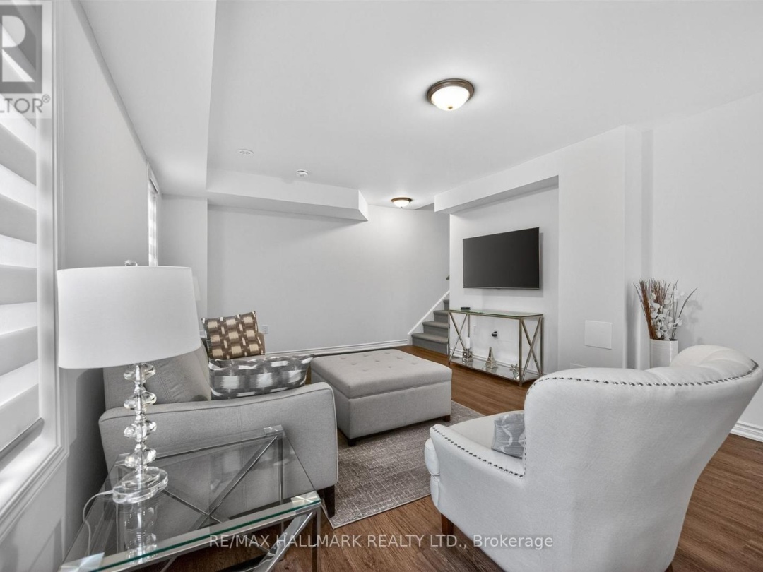 2 WYN WOOD LANE, Orillia