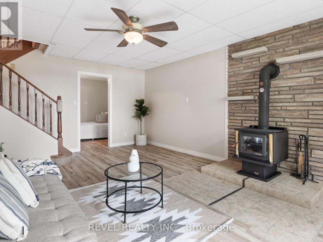 126 PINEWOOD BOULEVARD, Canal Lake