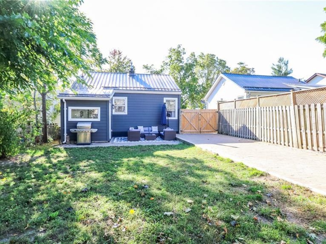7 ALBANY Avenue, 