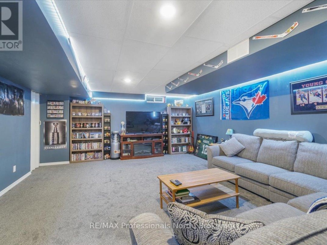 43 CLEARBROOK TRAIL, 