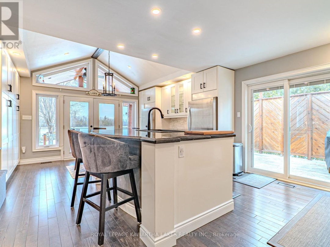 63 ROBINSON AVENUE, Mitchell Lake