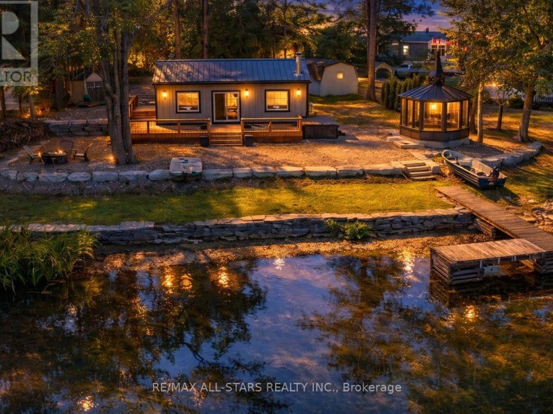 11 LITTLE BAY DRIVE, Gull River