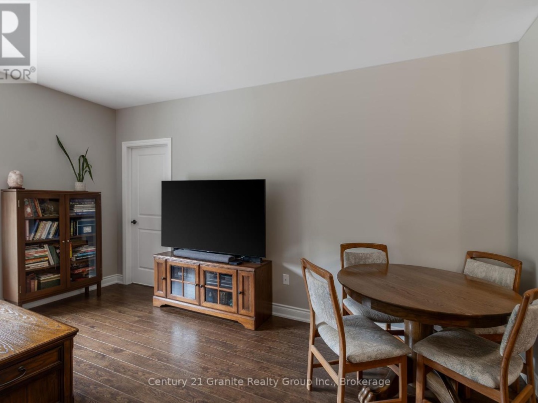 203 4 Lake Avenue, Dysart et al (Dysart)