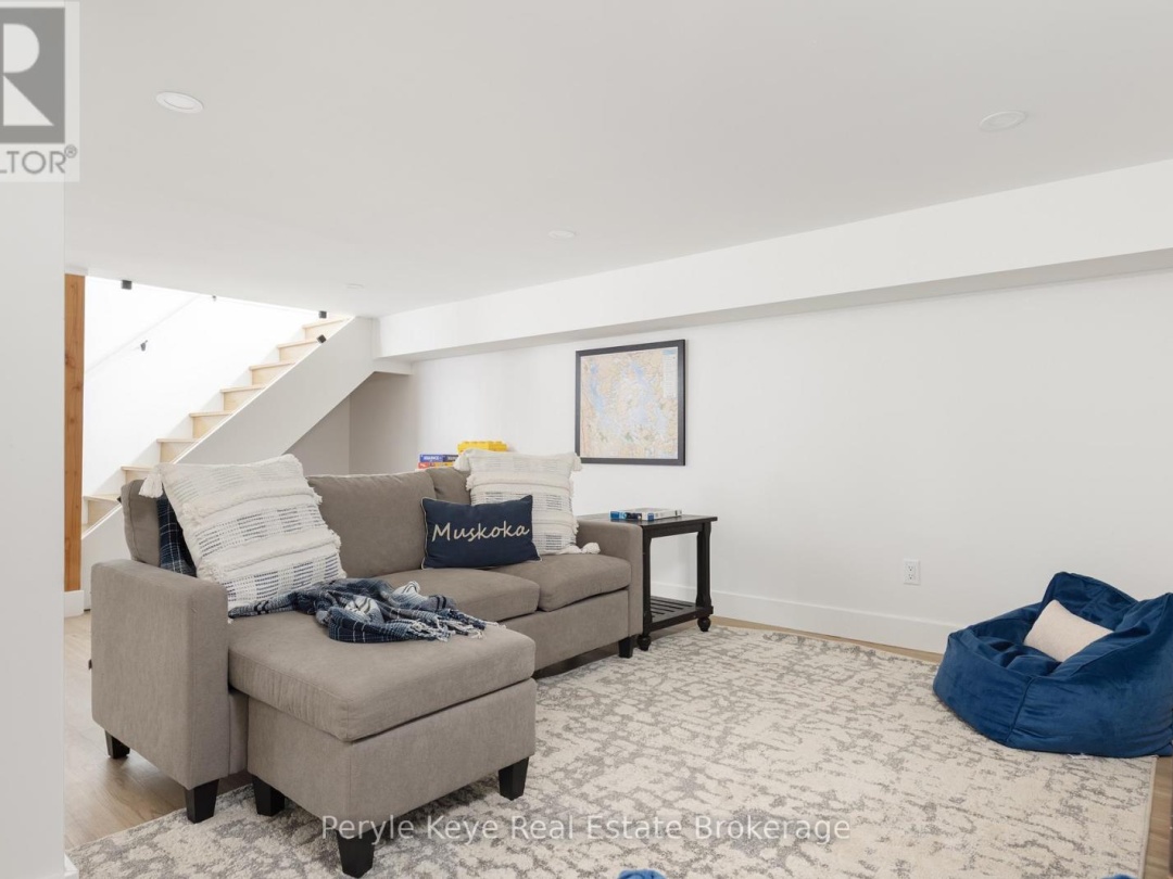1290 CEDAR LANE, Bracebridge (Macaulay)
