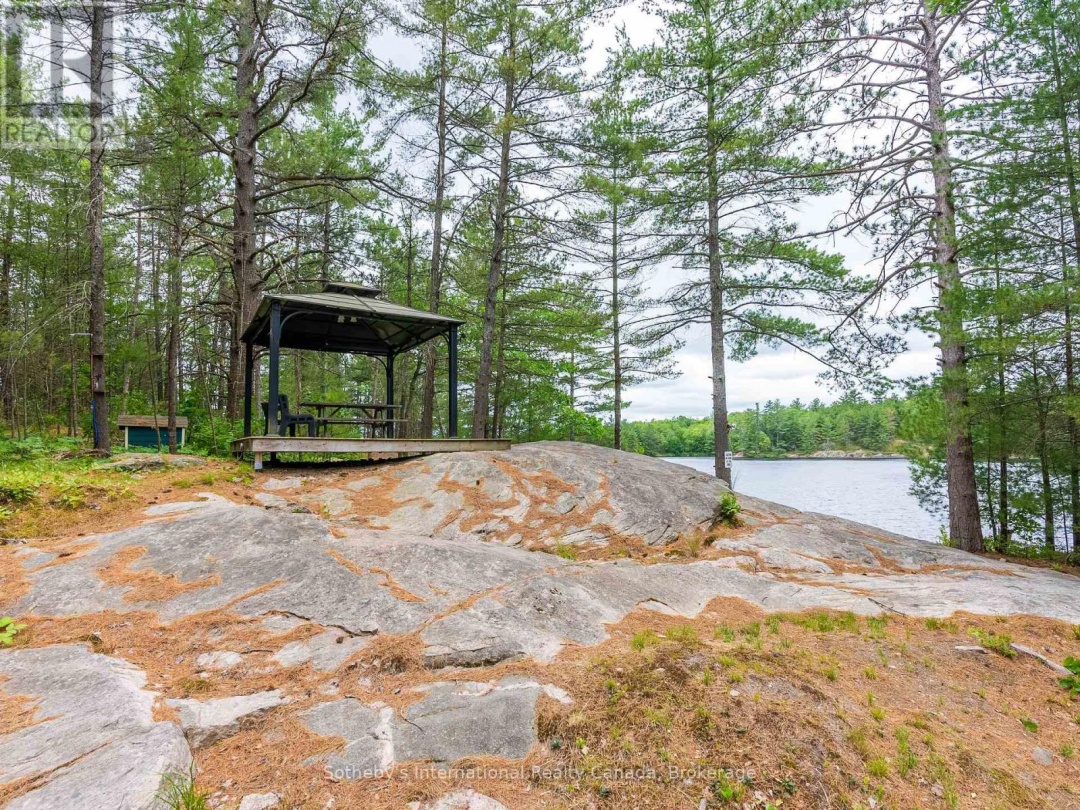 1040 KAHSHE LAKE, Kahshe Lake