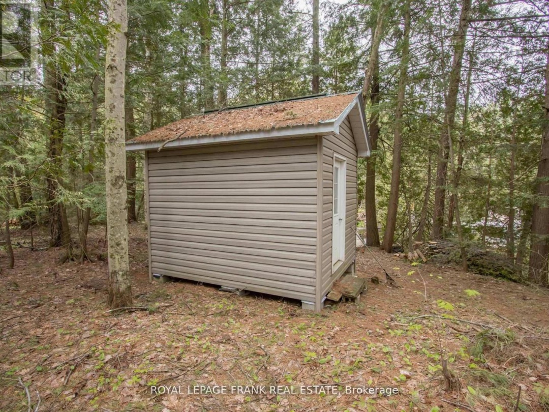1070 TOWERING OAKS TRAIL, 
