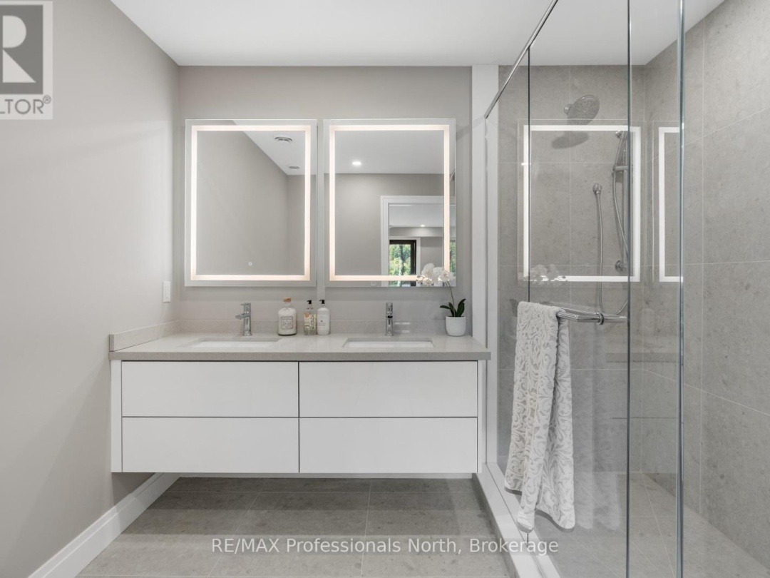 105 - 32 BRUNEL ROAD, 