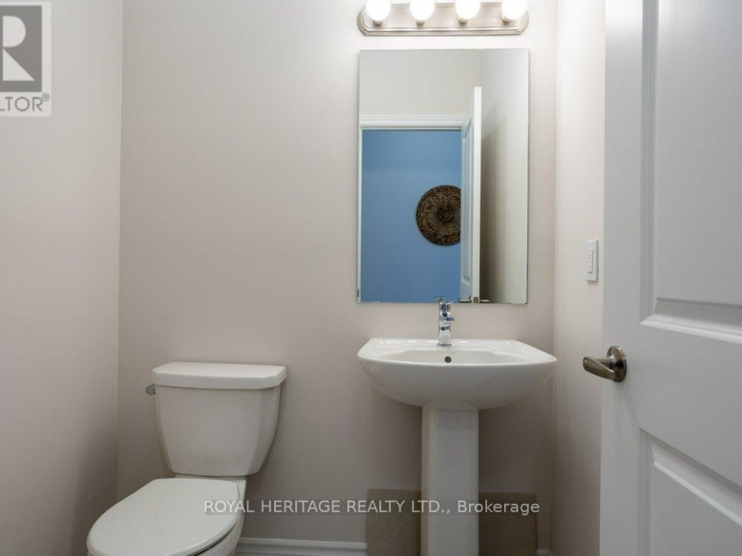 28 - 17 LAKEWOOD CRESCENT, 