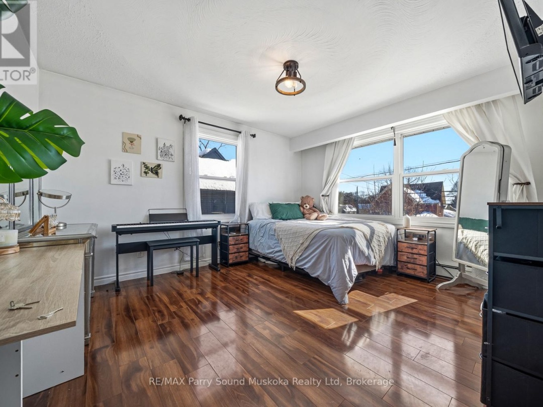 55 A CASCADE STREET E, Parry Sound