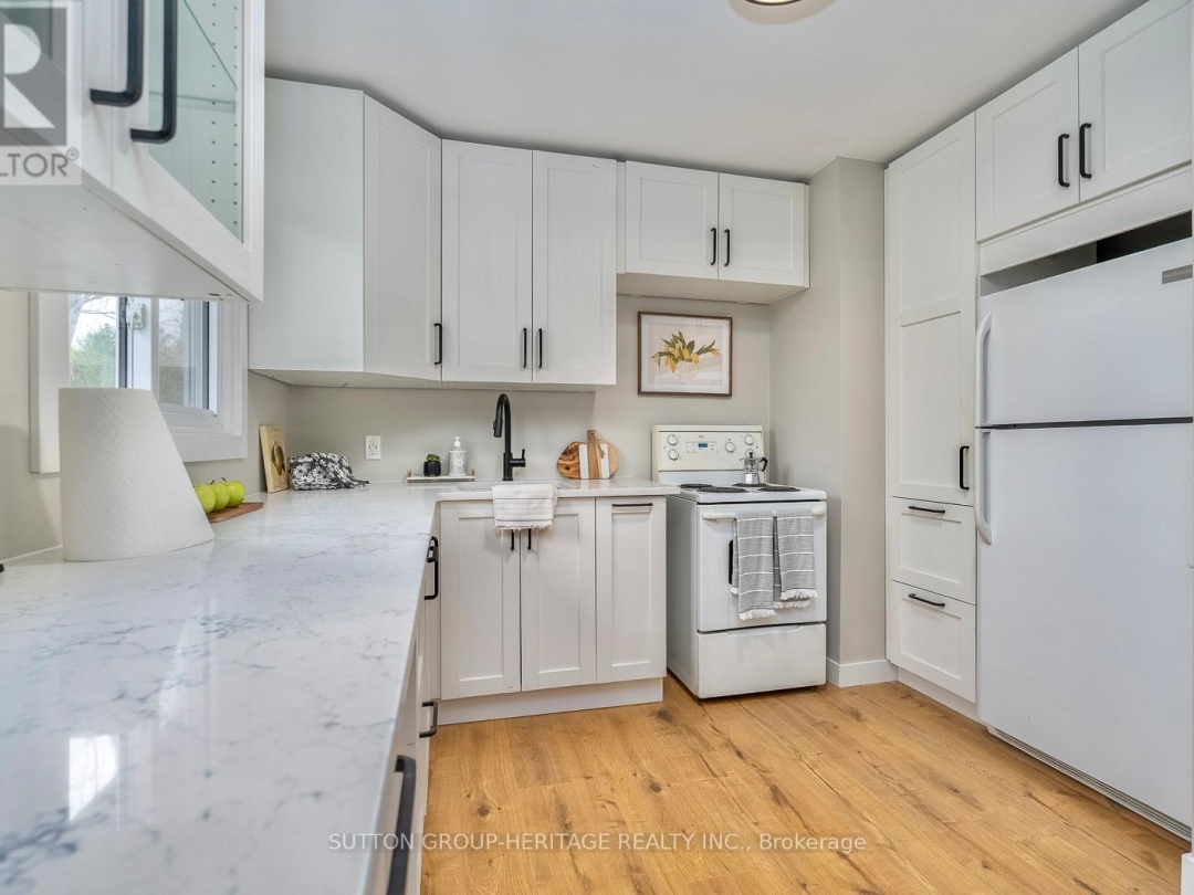 11 SWISS CRESCENT S, Pigeon Lake