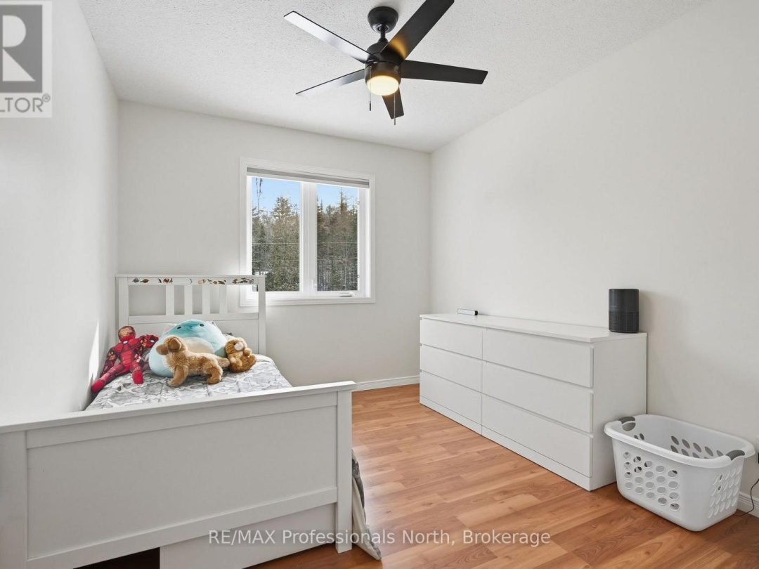 1036 POST ROAD, Bracebridge (Macaulay)