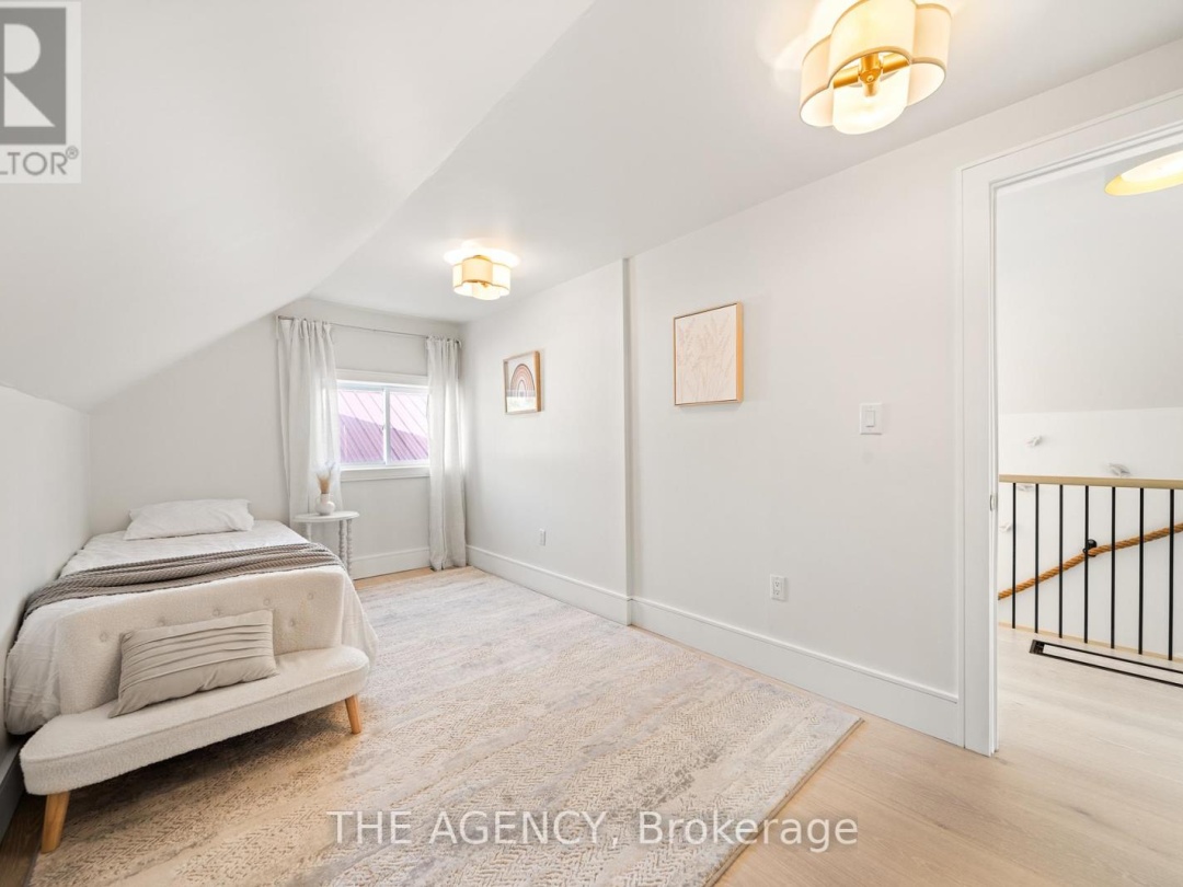 11 FIFTH STREET, Sturgeon Lake